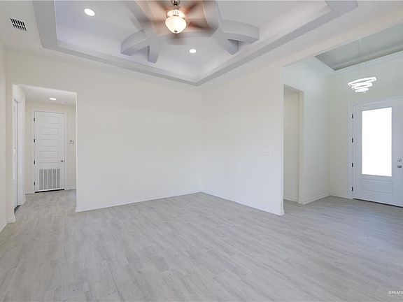 2nd image of 464 Santiago St