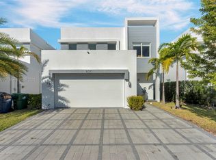 10373 NW 68th Ter, Doral, FL 33178