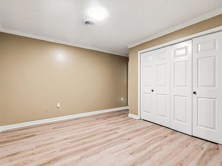 1610 Hillcrest Dr — Photo 12