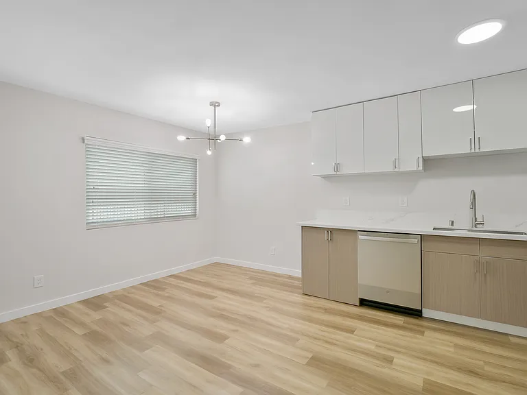 21007 Victor — Photo 19
