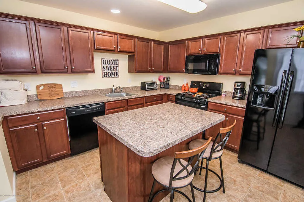 102 Harvest Way photo 1