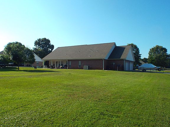 3rd image of 14 Hilltop Ln