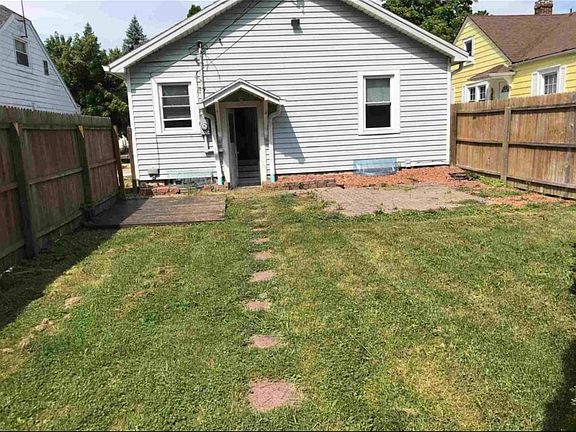 3rd image of 1410 N Linden St