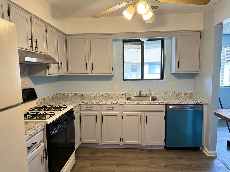 55 Thompson St #9C — Photo 1