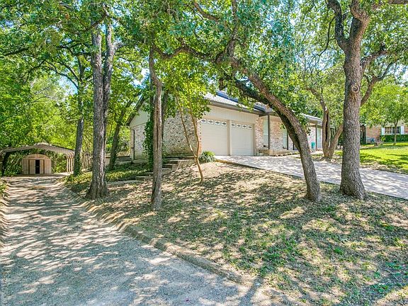 2nd image of 326 Somerset Cir