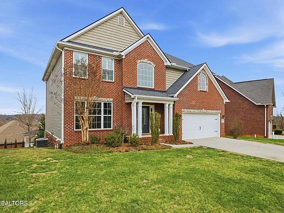 2nd image of 9915 Winding Hill Ln