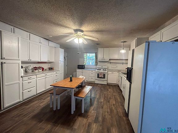 2nd image of 3009 Mountain View Dr
