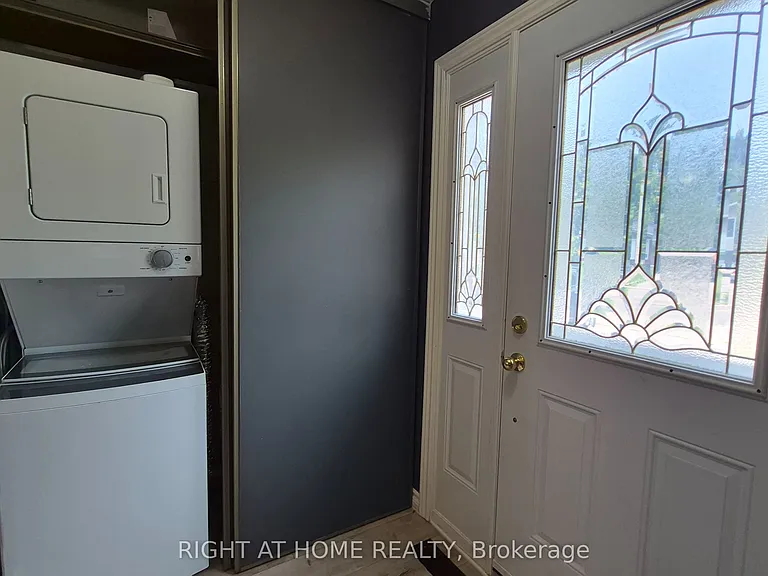 552 Grandview St S — Photo 4