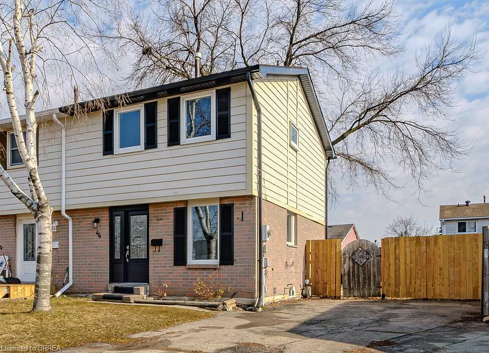 44 Roman Cres photo 1