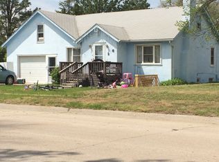 206 W 2nd St, Oshkosh, NE 69154