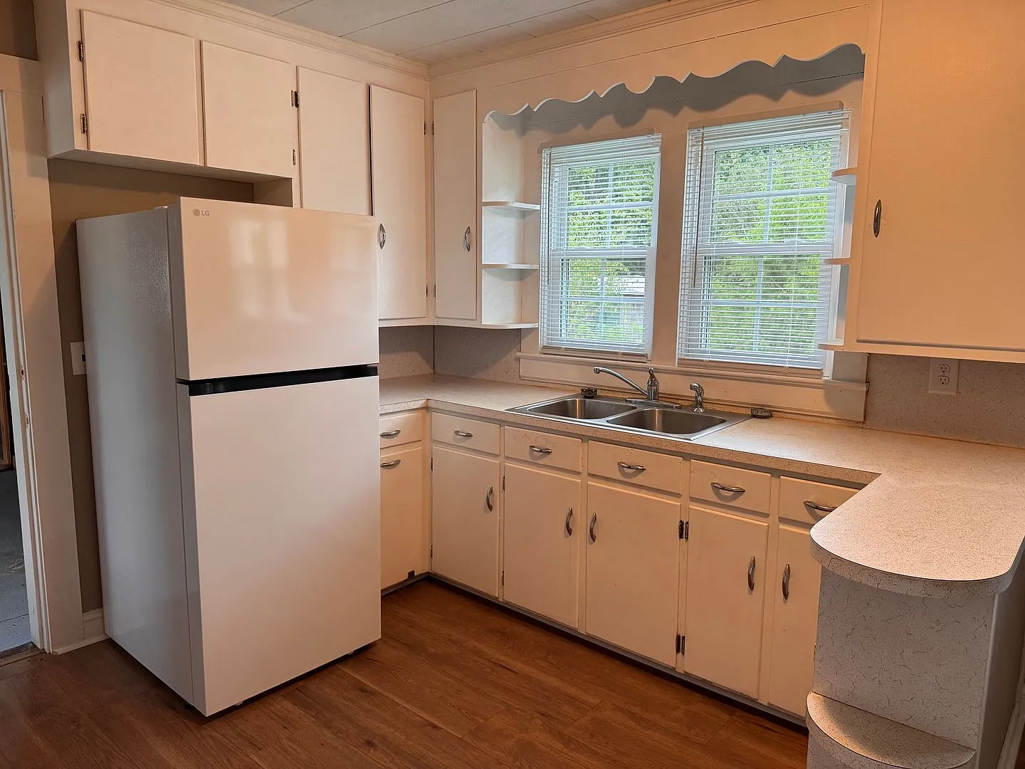 Newly Renovated 2 Bed, 1 Bath Farmhouse Located In The Country! — Photo 4