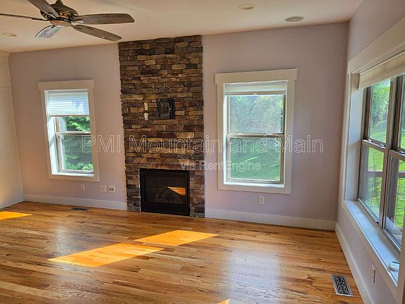 4th image of 156 Bradley St