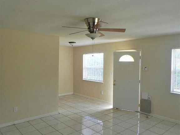 4th image of 909 SE Nassau Ave