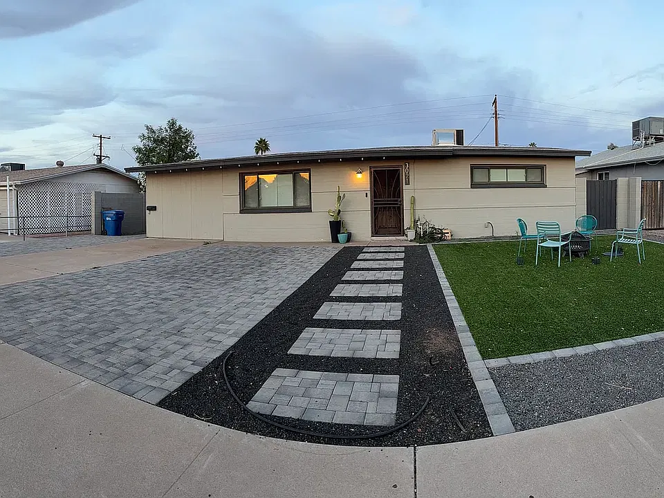 3021 S Clementine Dr #B