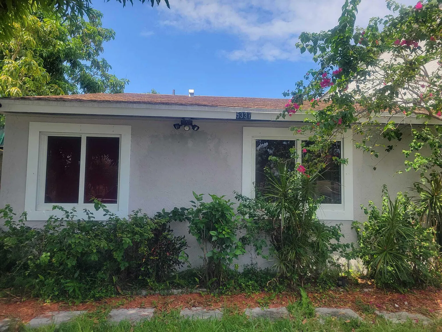 3 bed, 1.5 bath, 875 sqft, $2,650 — Photo 2