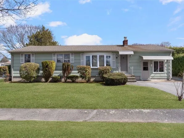 80 Stone Dr, Cranston, RI 02920