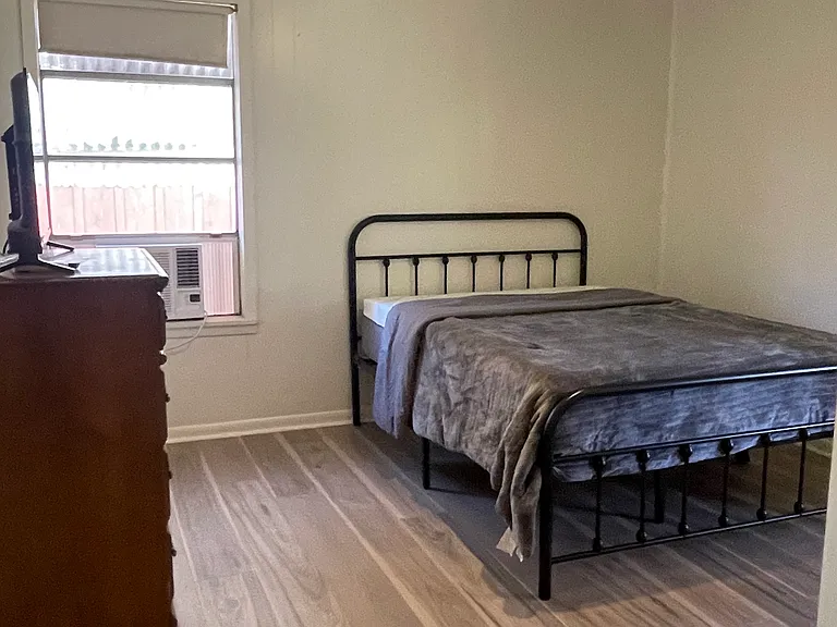 1305 Lynn St — Photo 3