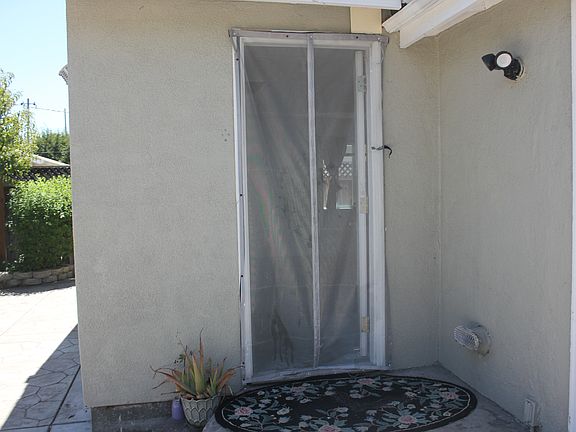4th image of 1386 Parsons Ave