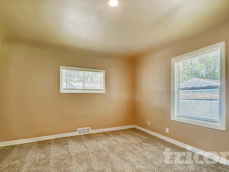 2545 Edgerton St — Photo 6
