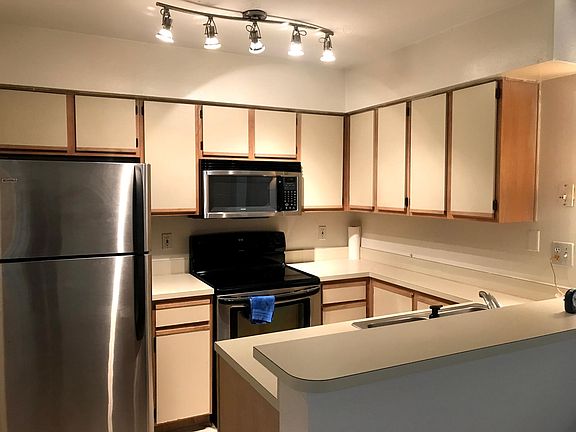 3rd image of 3303 Wyndham Cres #344
