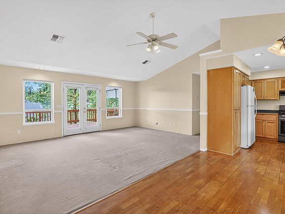 4th image of 1375 Forestview Dr