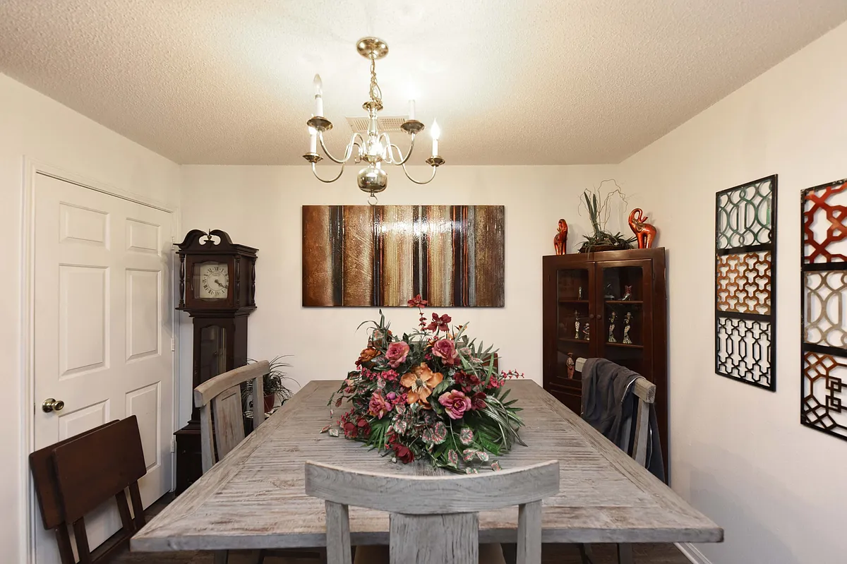 Spacious dining room - Magnolia Landing