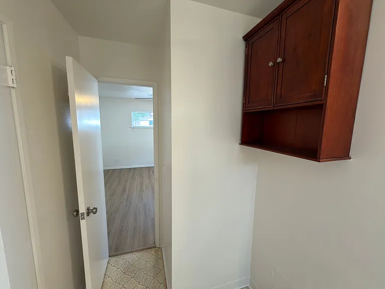 348-350 S Bedford Rd — Photo 15