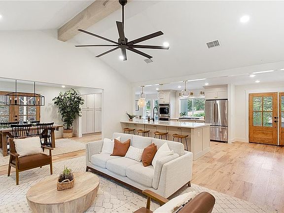 2nd image of 3915 Dry Creek Dr