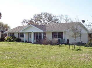 909 W Dallas Ave, Seadrift, TX 77983