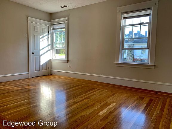 5th image of 481 Oaklawn Ave #4