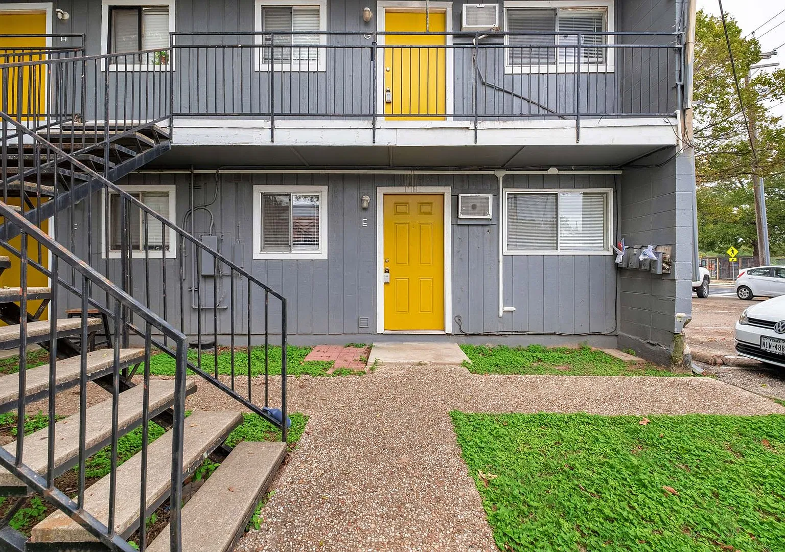 Recently Remodeled Studio Apartment In Hot East Austin! — Photo 2