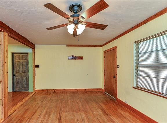 5th image of 1208 Woodcrest Ln