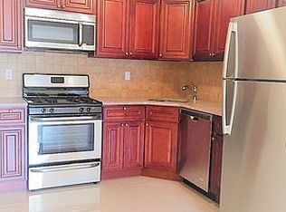28-29 35th St #2R, Astoria, NY 11103