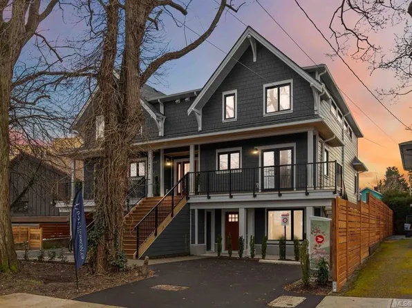 1789 Emerson St #1, Victoria, BC V8R 2C2