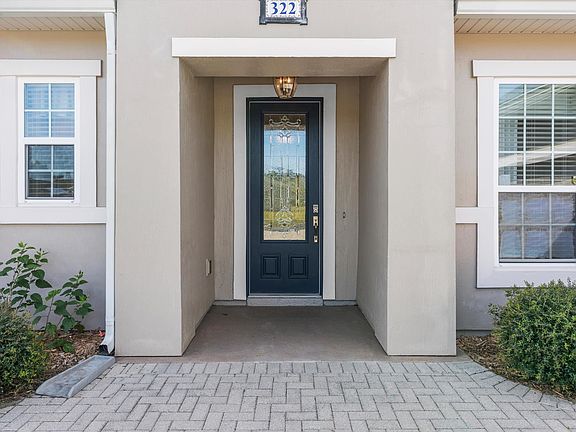 3rd image of 322 Parkwood Cir