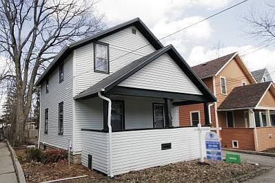 1st image of 826 W Vine St