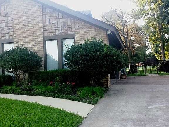2nd image of 308 Pebble Beach Dr