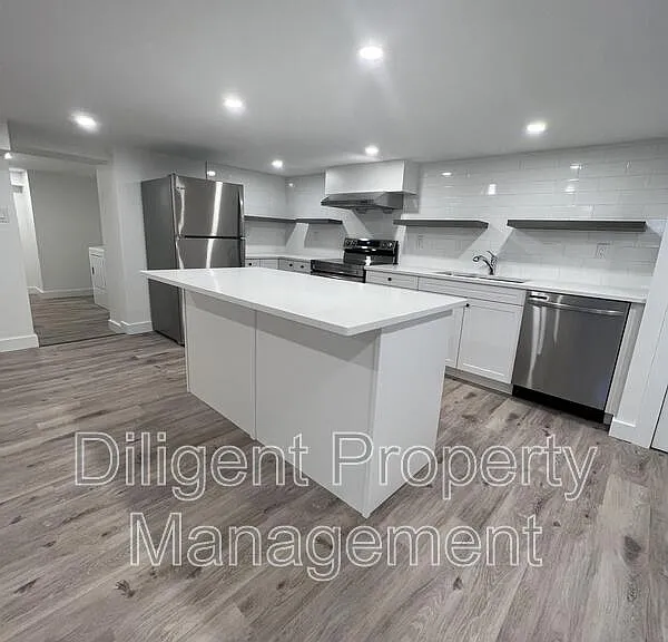 438 Bellevue St #LOWER — Photo 10