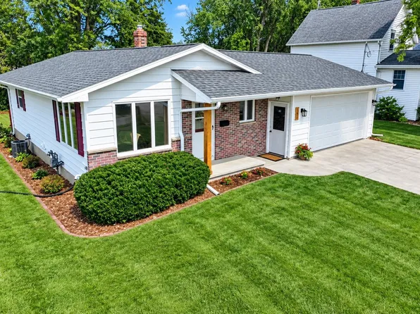 141 Robbins St, Seymour, WI 54165