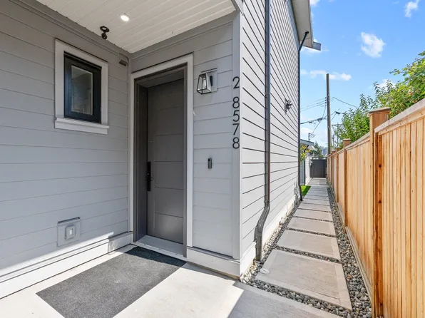 8578 Cartier St #2, Vancouver, BC V6P 4T8