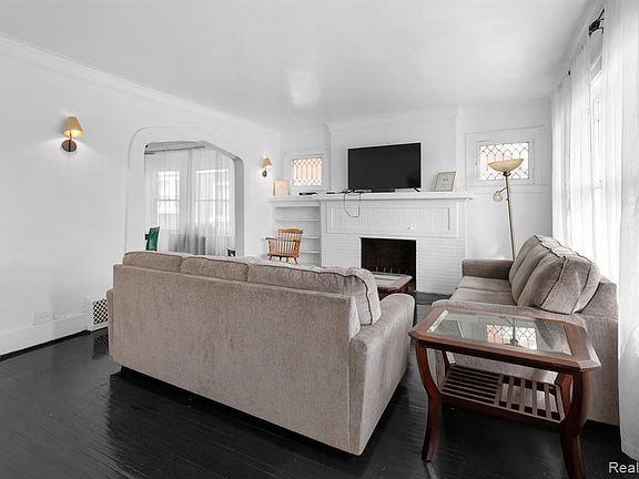 3rd image of 1528A Virginia Park St