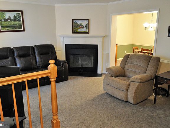 3rd image of 1109 Meadowbrook Ln