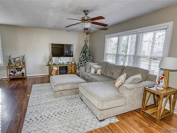 4th image of 8282 Fieldshire Dr