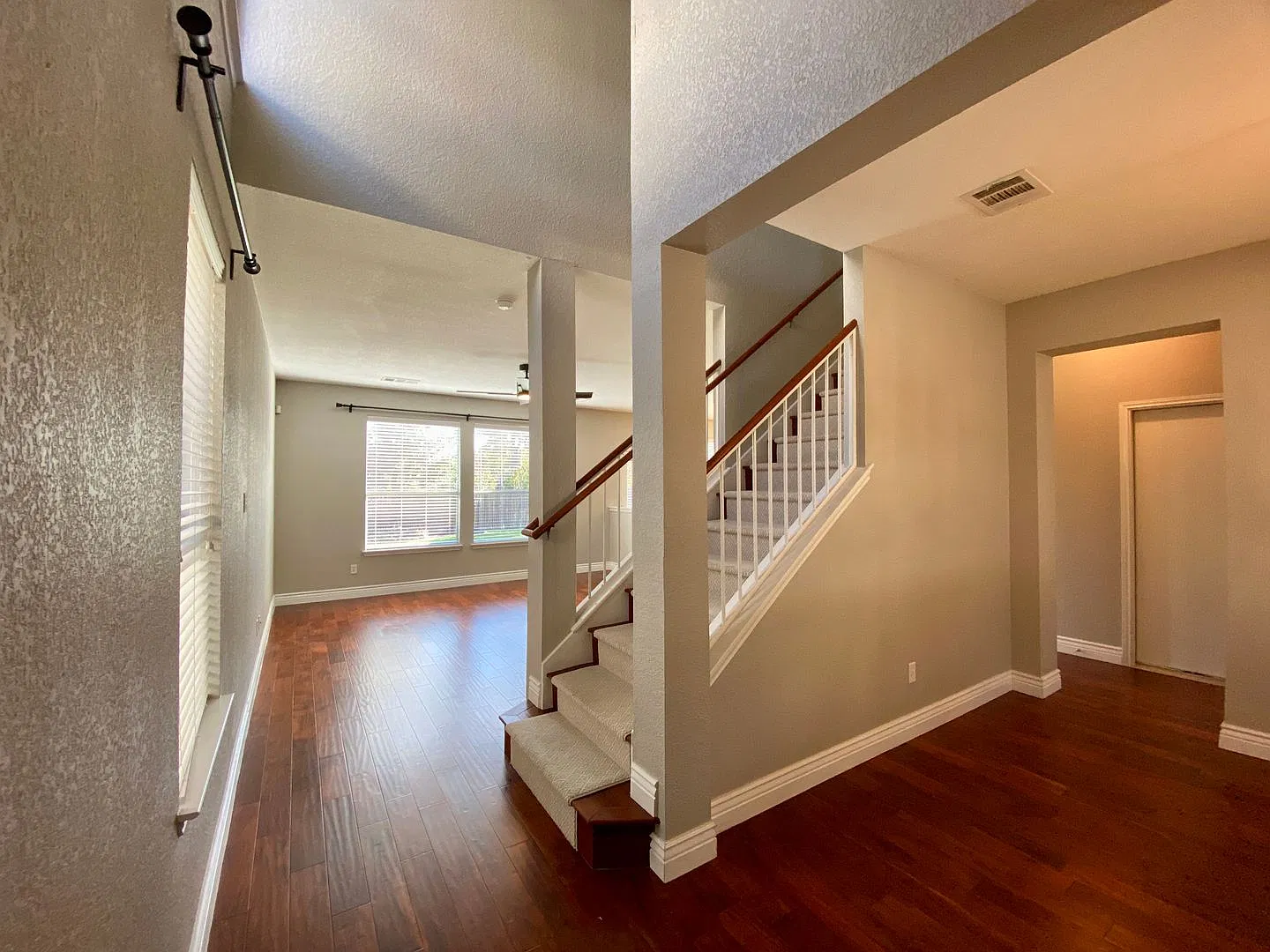 Stunning 3 bed 2.5 bath in Austin — Photo 2