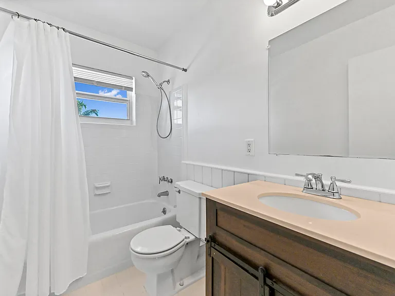 2755 NE 28th Ave #F1 — Photo 21