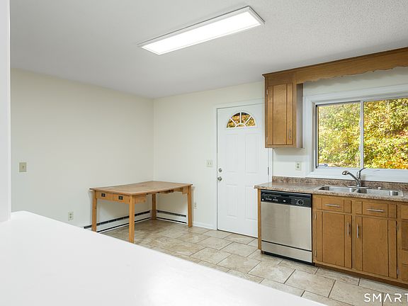 5th image of 298 Metcalf Road