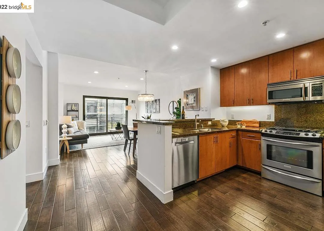 2 bed, 1062 sqft, $3,795 — Photo 2