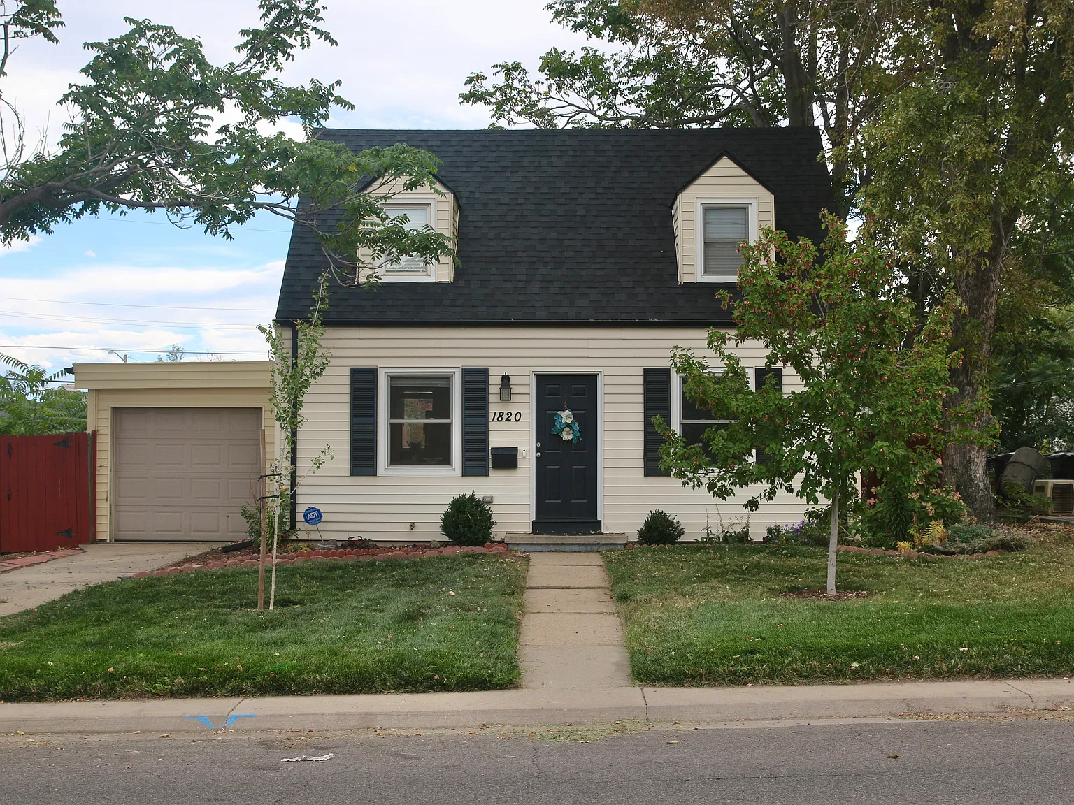 3 bed, 1.5 bath, 972 sqft, $2,660 — Photo 1