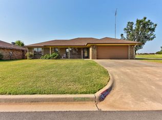 2000 Morgandee Ln, Weatherford, OK 73096