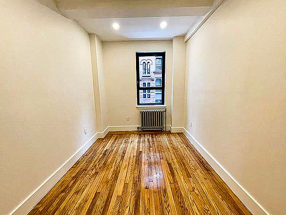 5th image of 11 Waverly Pl APT 4C
